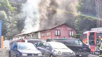 Brand zwischen Bad Reichenhall und Bayerisch Gmain – Rettungskräfte im Einsatz