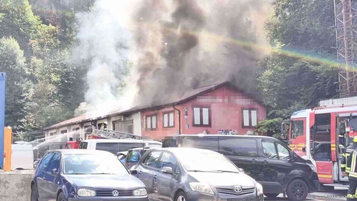 Brand zwischen Bad Reichenhall und Bayerisch Gmain – Rettungskräfte im Einsatz