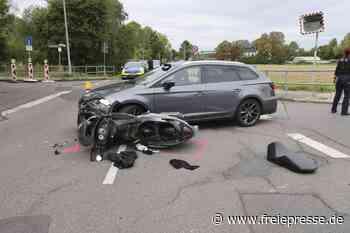 Unfall in Chemnitz: Motorroller von Auto erfasst