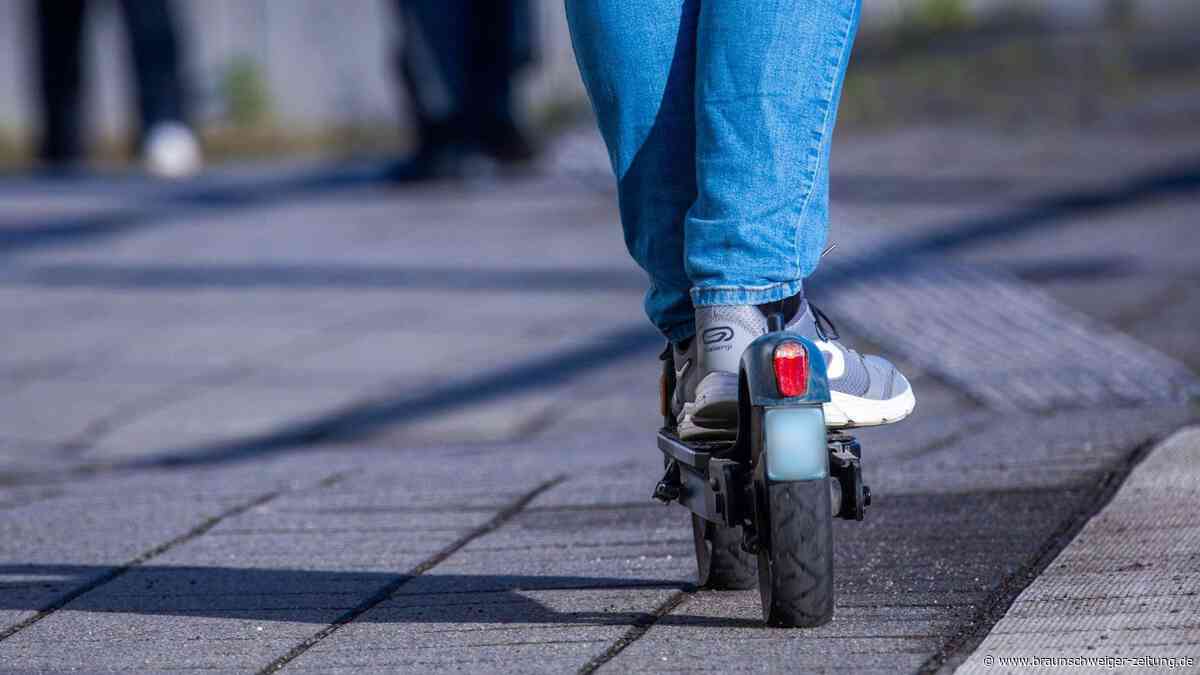 Helmstedt: E-Scooter-Fahrer flüchtet vor der Polizei und gefährdet Autofahrer