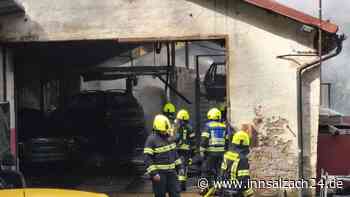 Löscharbeiten gestalten sich schwierig – Feuerwehr kämpft weiter gegen Brand in Bayerisch Gmain