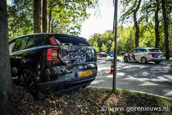 Automobilist gewond bij botsing met bestelbus