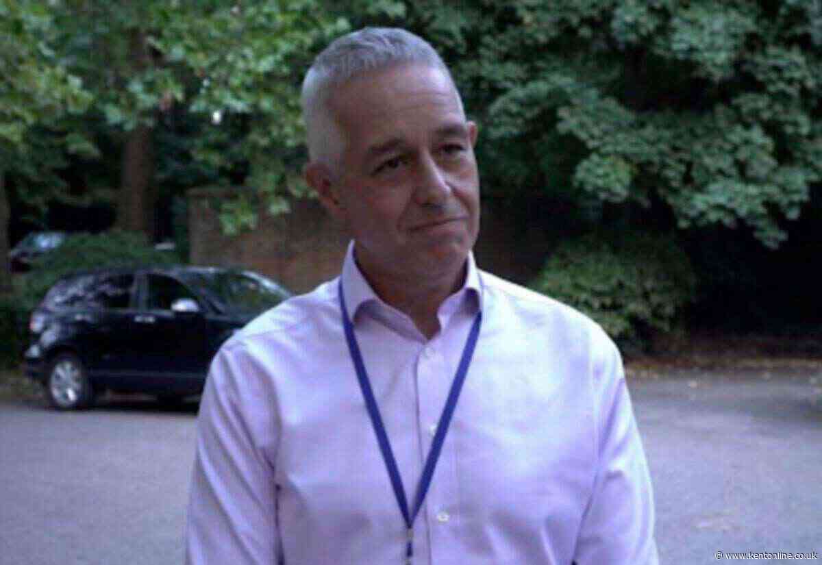 Shadow cabinet member quits amid deselection wrangle
