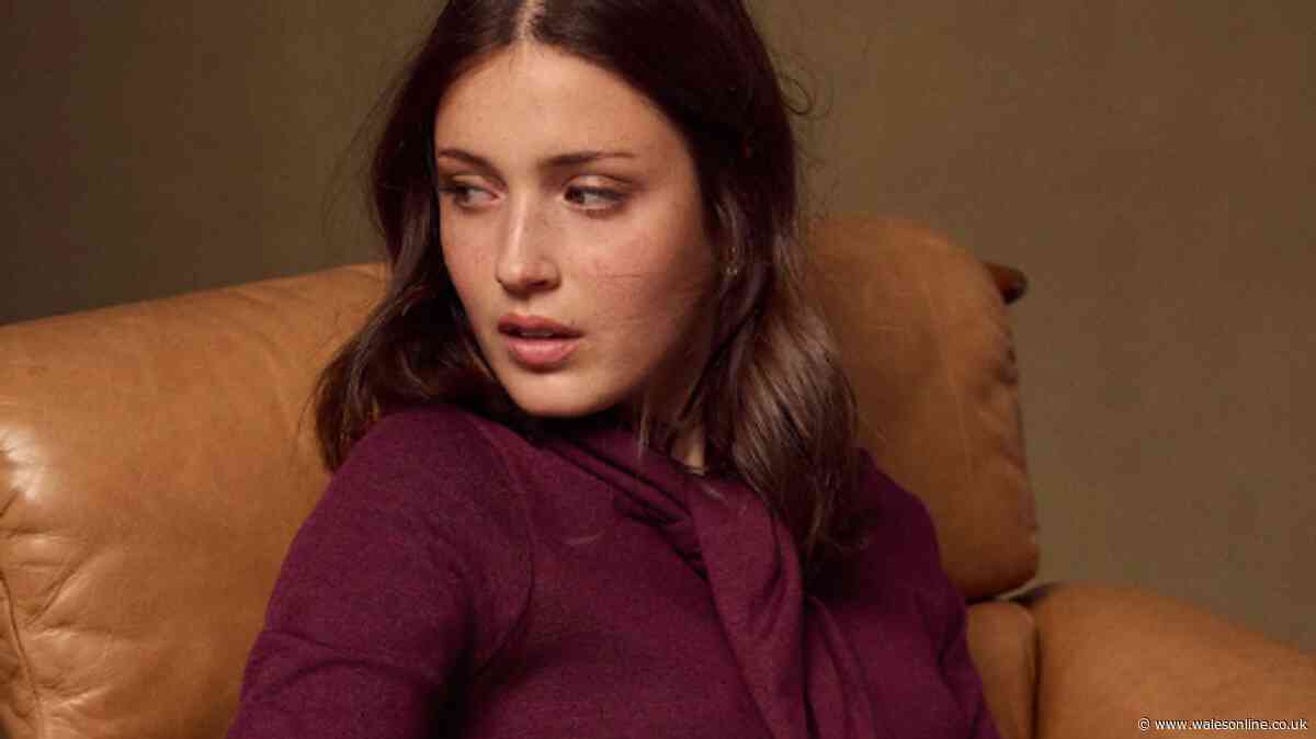 'Stylish' £32 autumnal jumper with unique style collar can be dressed up or down