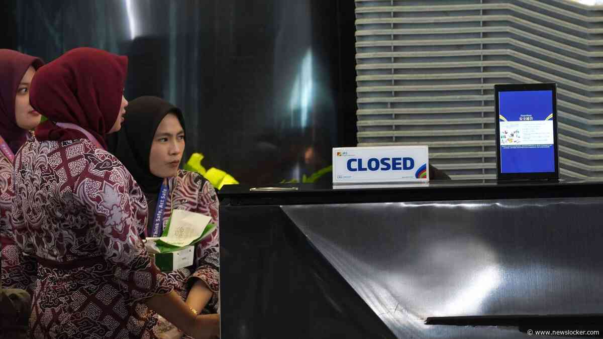 Vulkaan Krakatau en bosbranden bedreigen Indonesië, 270.000 mensen gestrand en luchthavens verlengen sluiting