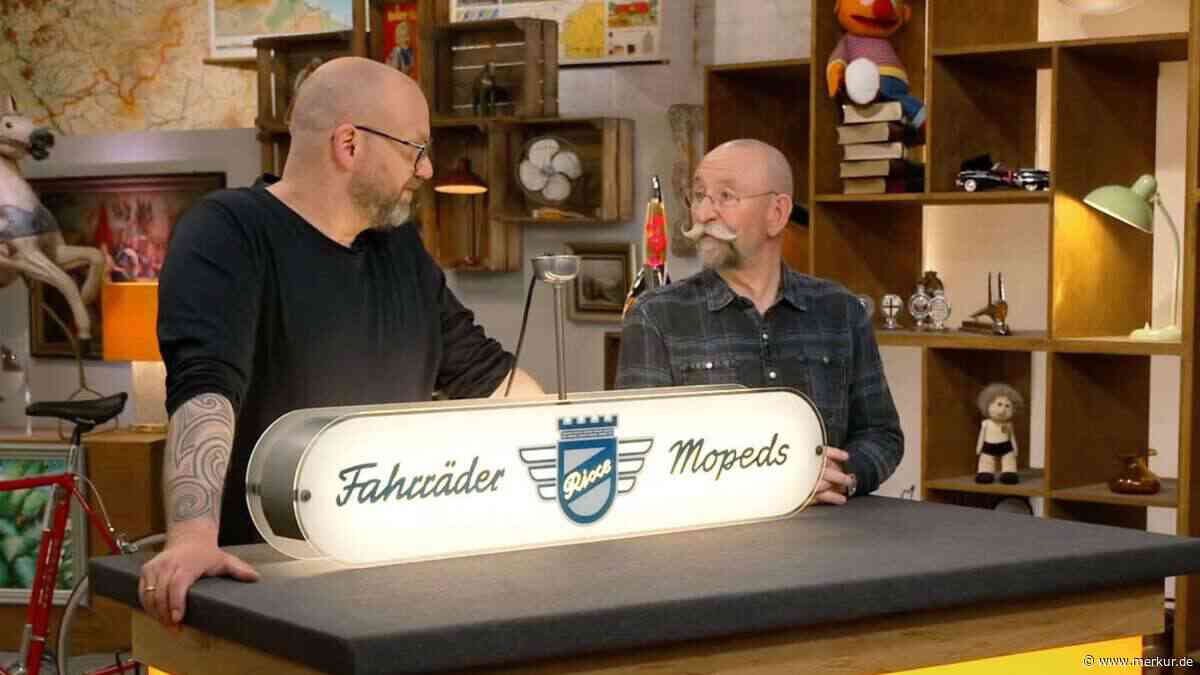 Horst Lichter schwärmt von Leuchtreklame, doch die „Bares für Rares“-Händler sind ahnungslos