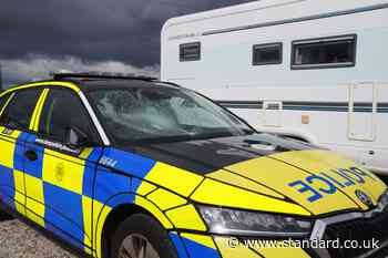 Vehicles damaged and police officers injured in anti-migration stand-off