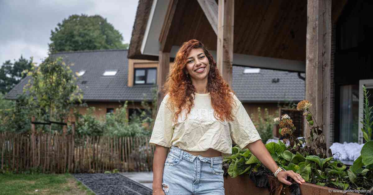 Valisha geeft graag geld uit aan haar uiterlijk: ‘Mijn lippen en wenkbrauwen heb ik laten tatoeëren’