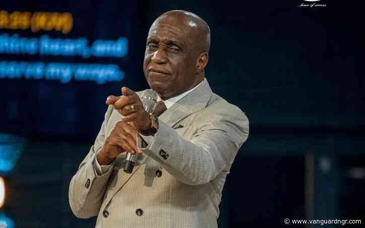 ‘Don’t give your offering here’ – Pastor Ibiyeomie tells Yahoo boys