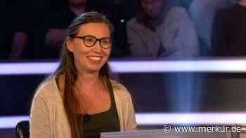 Enkelin der „Pumuckl“-Stimme erschrickt bei WWM: „Oh Gott, ich pack' hier Sachen aus!“