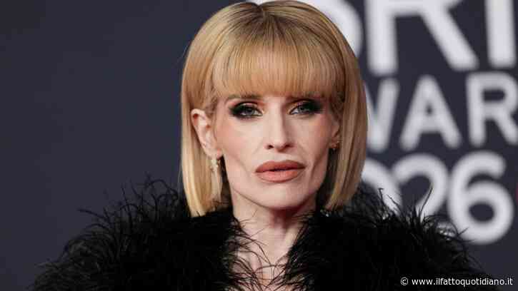 “Ho indossato le parrucche per nascondere la mia perdita di peso spaventosa. Sembravo il fot**to cadavere mummificato. Tutto è iniziato dopo la morte di mio padre Ozzy”: parla Kelly Osbourne