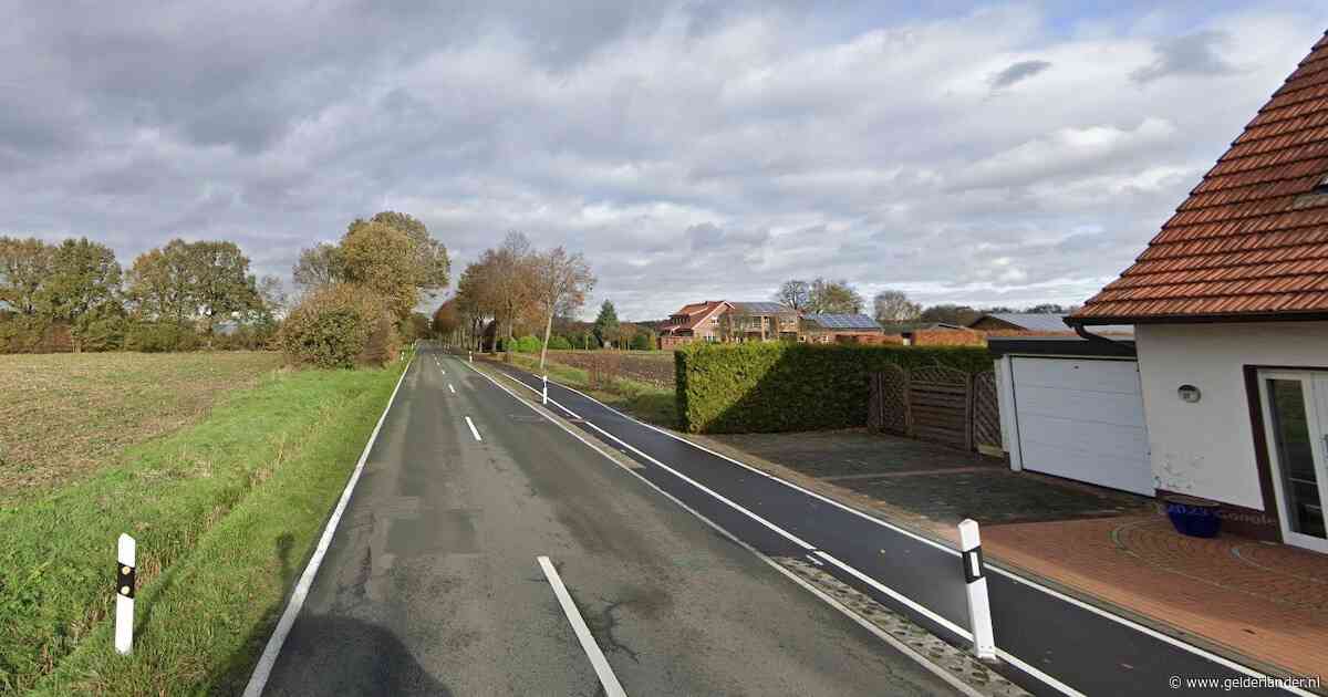 Brommerrijder (16) overleden na frontale botsing net over de grens