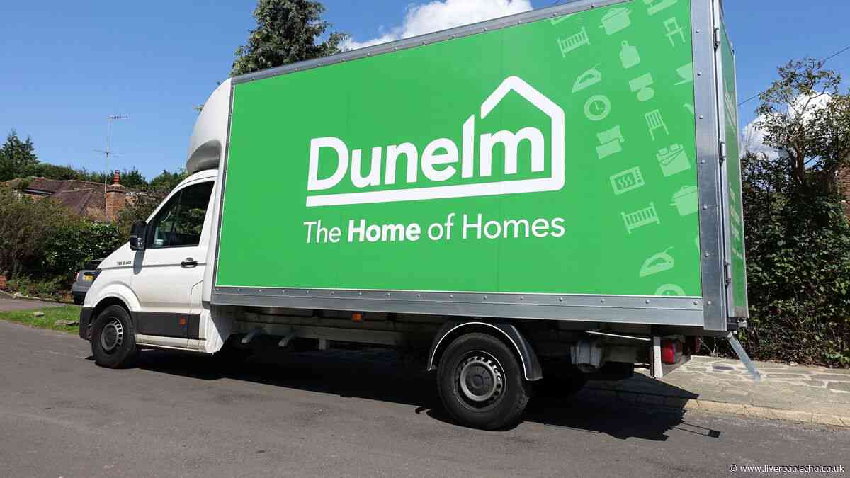 Dunelm shoppers love 'elegant' vase ideal for 'flowers and foliage'