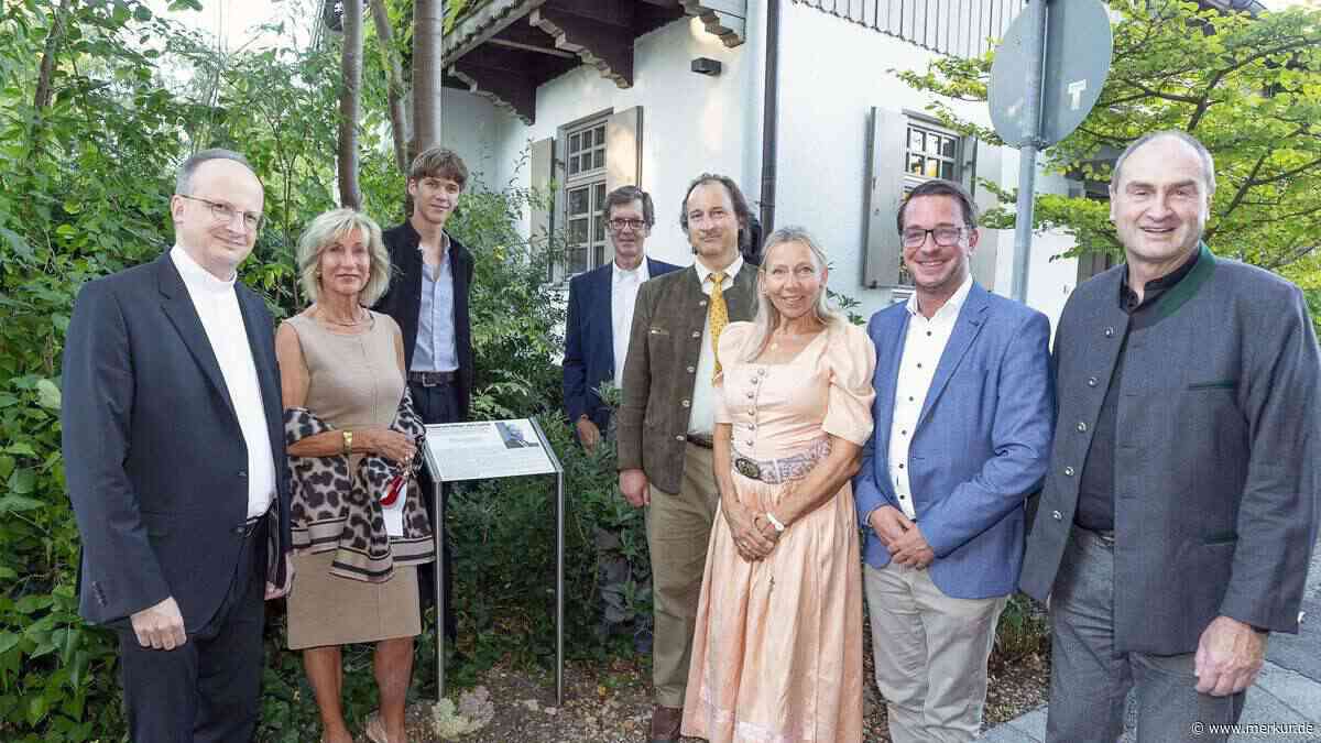 Gedenktafel für Friedrich Ritter von Lama enthüllt – an seinem Wohnhaus