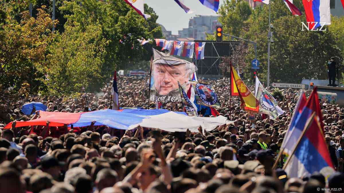 Ehre für den Kriegsverbrecher: Tausende gedenken in Serbien des verstorbenen Generals Mladic