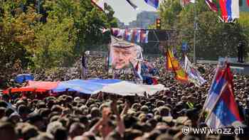 Ehre für den Kriegsverbrecher: Tausende gedenken in Serbien des verstorbenen Generals Mladic