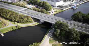 Abrupt afgesloten brug A28 bij Nijkerk nog zeker 48 uur ‘uit voorzorg’ dicht, files rond brug worden steeds langer