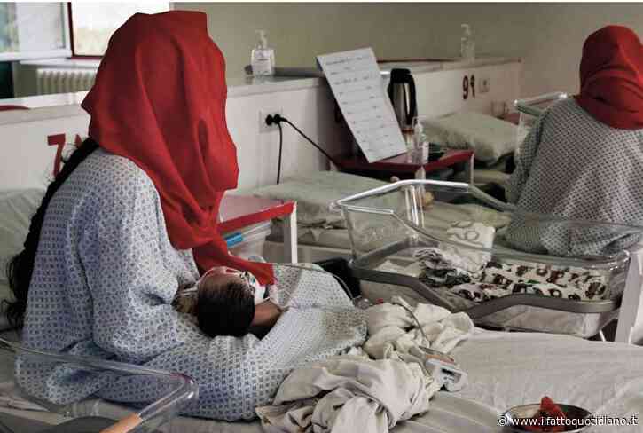 Afghanistan, Emergency: “Negli ospedali mancano ambulanze e dottoresse. A rischio la vita di chi deve partorire”