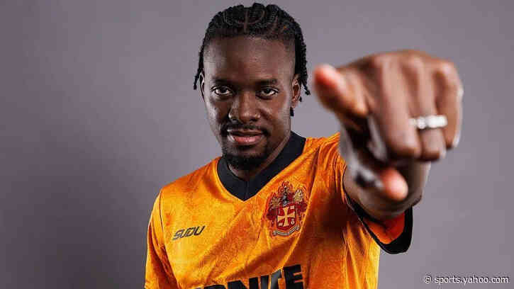 Wolves sign former Sunderland winger Traore