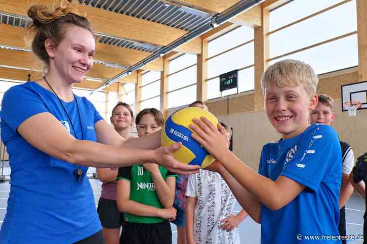 „Endlich bleibt der lange Weg erspart“: Erster Unterricht in neuer Sporthalle in Grünhainichen