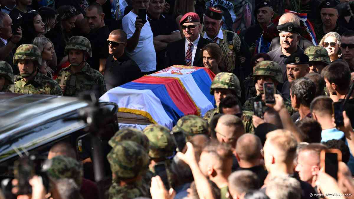 Mladić begraven in Servië, duizenden mensen nemen afscheid