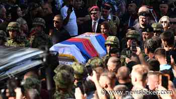 Mladić begraven in Servië, duizenden mensen nemen afscheid