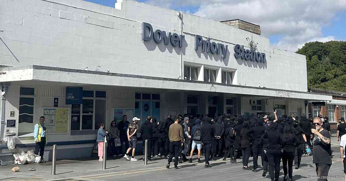U.K. anti-migrant protests condemned as "thuggish and intimidating"