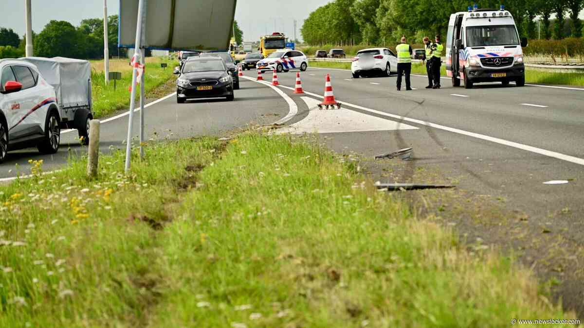 Spookrijder raast met 200 km/u over A7 en botst ’doelbewust’ tegen bedrijfsauto: OM verwijt vrouw (42) poging tot doodslag