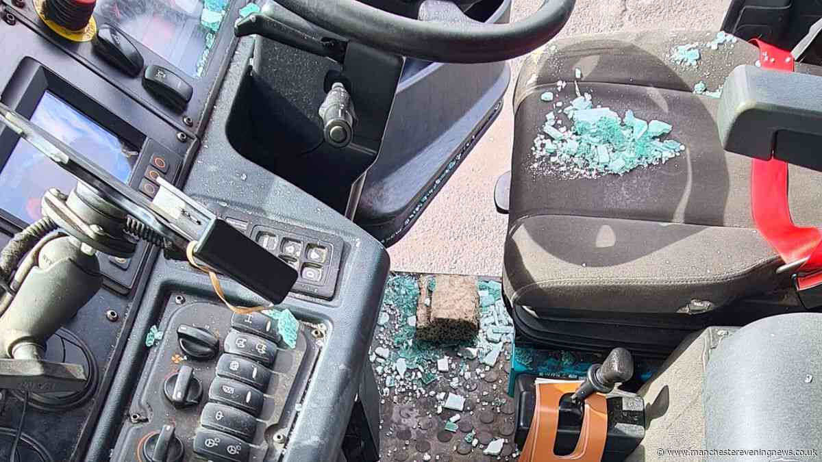 Oldham bin crew and parking warden targeted as council slams 'unacceptable' incidents
