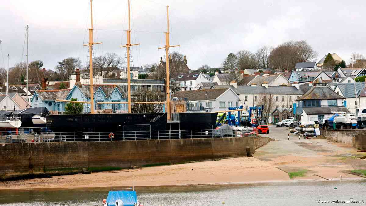 Man dies in sea tragedy near Saundersfoot Harbour