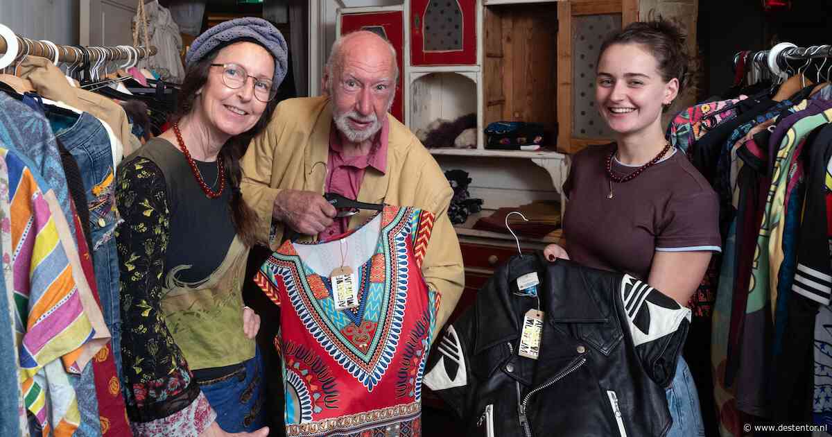 Aissatoe was een opvallende verschijning in Deventer, nu krijgt haar bonte kledingkast een tweede leven