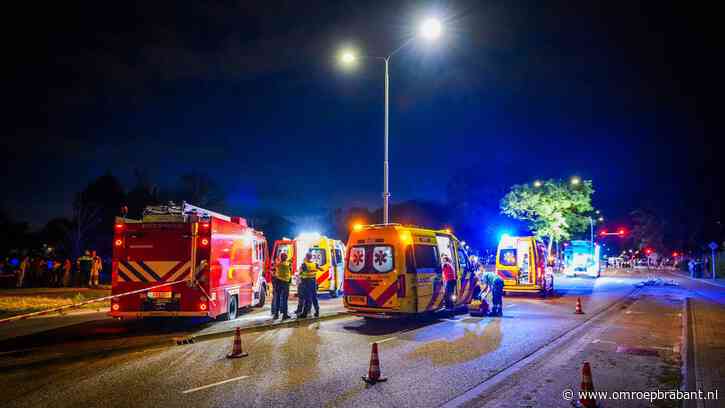 Fietser zwaargewond na botsing met auto, politie houdt mensen op afstand