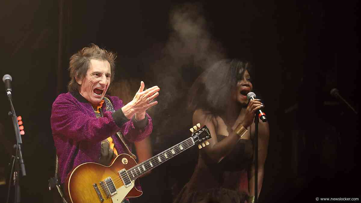Rolling Stones-gitarist Ronnie Wood (79) blaast met The AMMO Paradiso omver met rauwe rock-n’-rollshow
