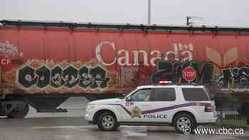 Regina Police investigating after teen injured crossing train tracks