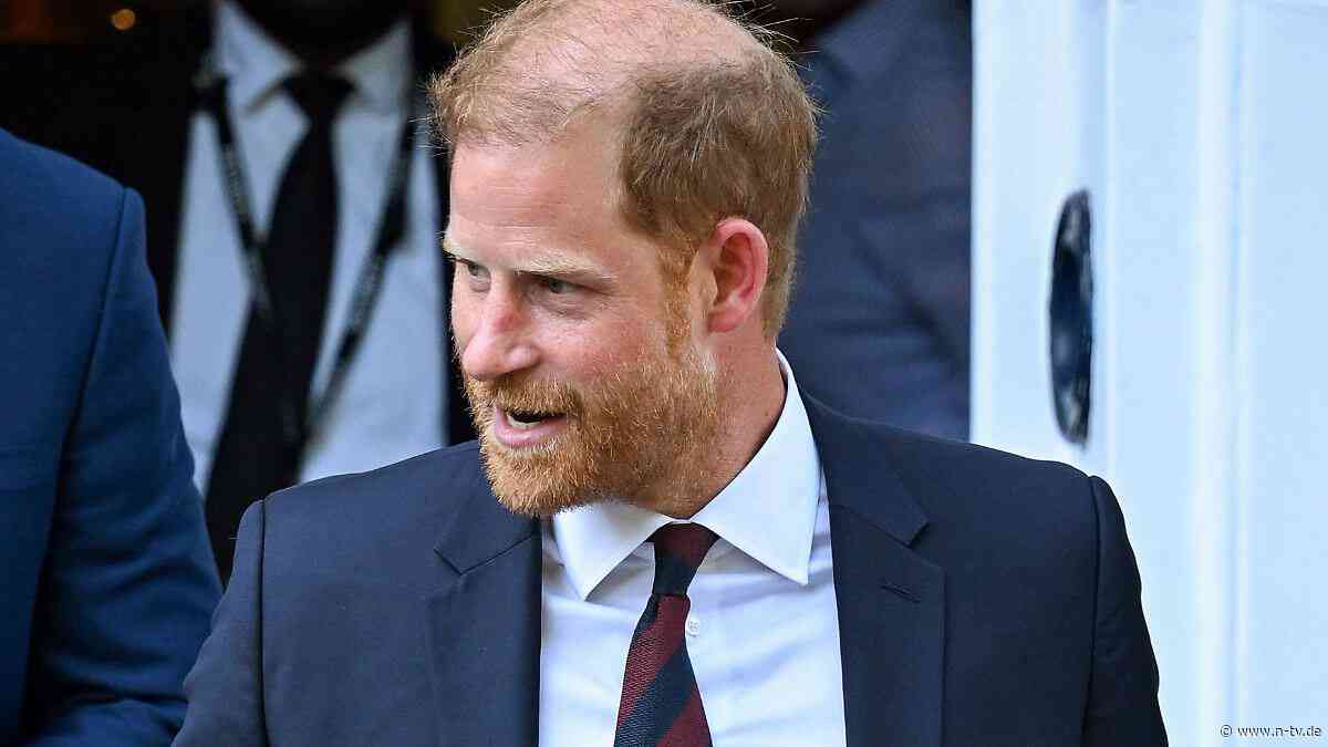 Rückkehr nach Großbritannien: Prinz Harry absolviert ersten öffentlichen Auftritt allein