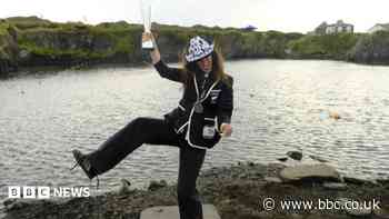 New stone skimming champions battle strong gusts for glory