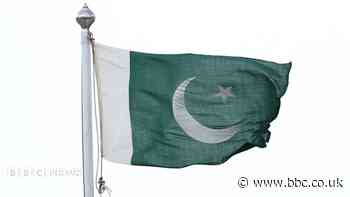 Reform accused of trying to start race row over Pakistan flag