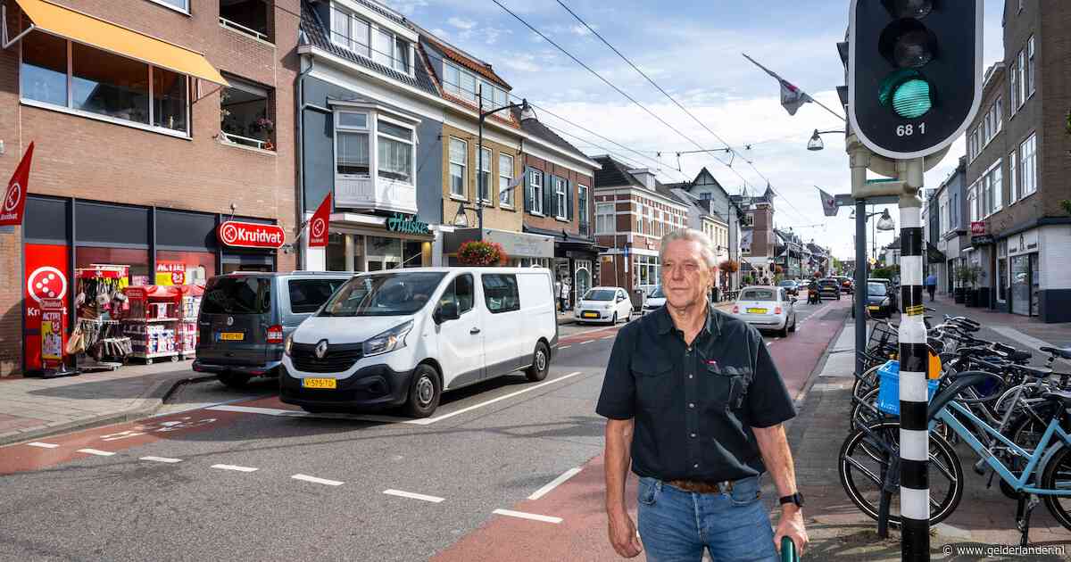 Vóórdat Velpse Hoofdstraat op de schop gaat, heeft John (63) een advies voor de gemeente: ‘Eerst meten, meten, meten’