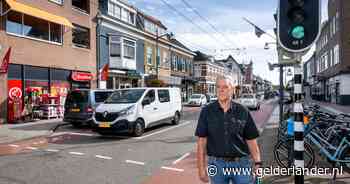 Vóórdat Velpse Hoofdstraat op de schop gaat, heeft John (63) een advies voor de gemeente: ‘Eerst meten, meten, meten’