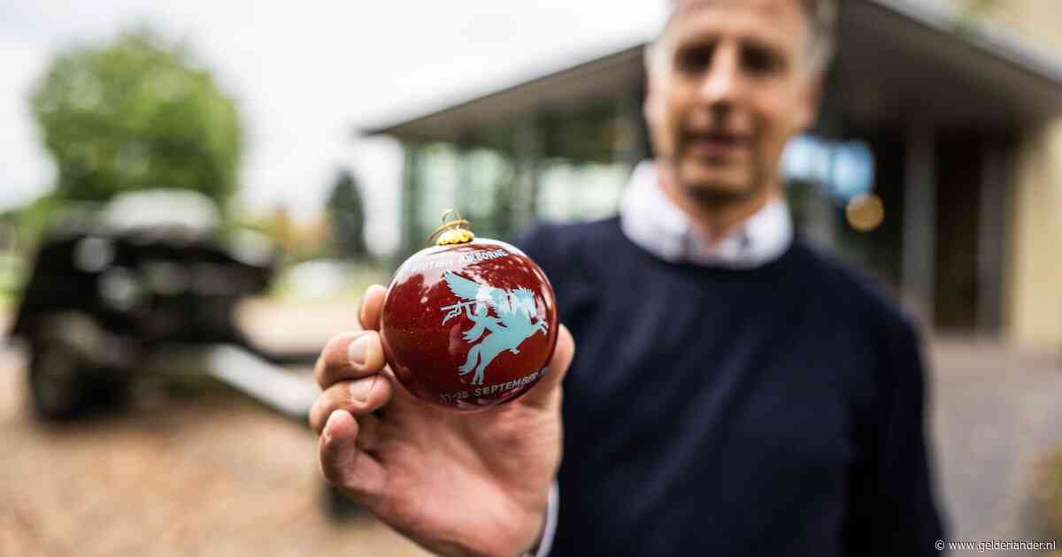 Chinees handwerk, Nederlands ontwerp: dit is de Airbornekerstbal van Marien (46)