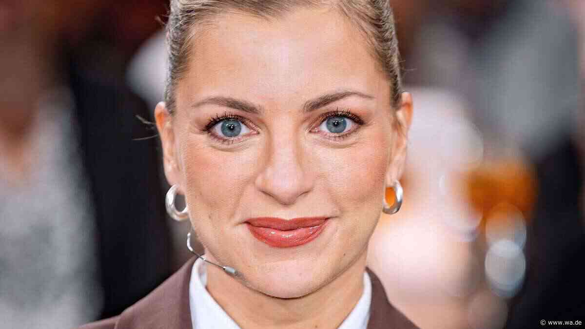 Moderatorin Laura Larsson geht mit „Balaton97“ auf Tour