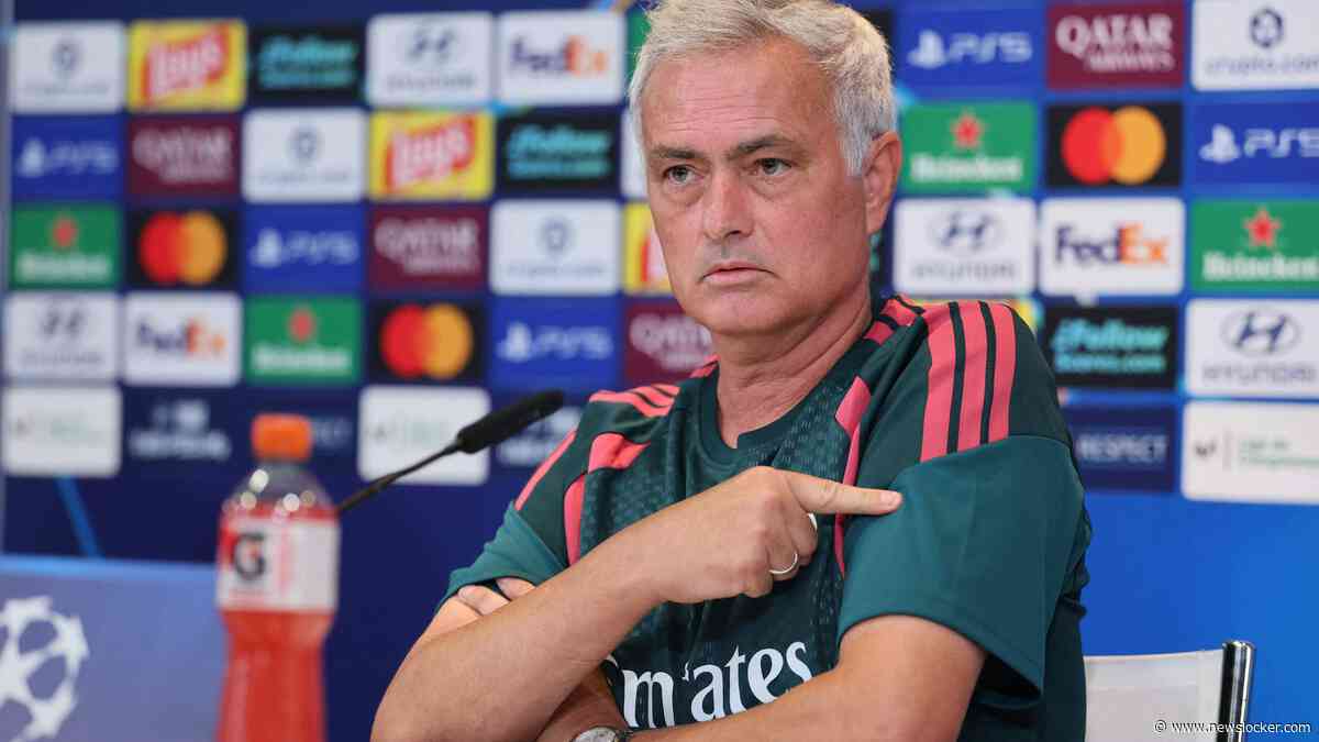 Journalist geeft José Mourinho 16 jaar na feest in Camp Nou waterpistool op persconferentie