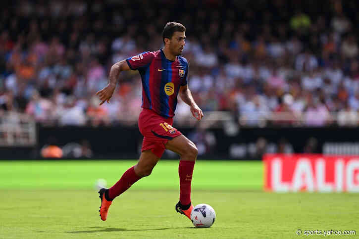 Video: Barcelona superstar caught on camera making blunt comments about Valencia’s performance