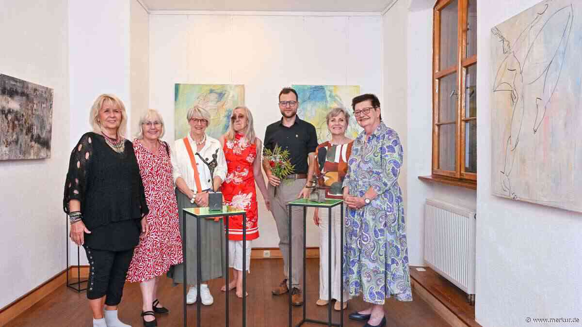 Abstrakte Kunst trifft Pop-Art: Sieben Künstlerinnen füllen das Alte Gefängnis