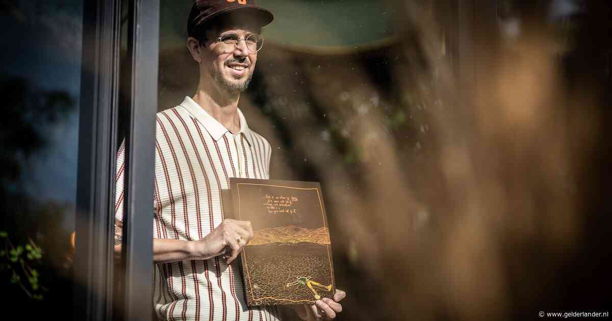 Oren van Robert beginnen te suizen door stress over coming-out: ‘Gay-zijn was in dat milieu geen optie’