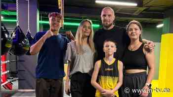 Dritter Besuch in der Ukraine : Angelina Jolie besucht Boxklub in Charkiw