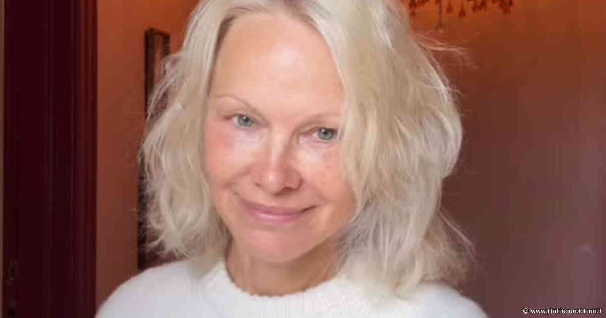 “Il medico mi disse che mi restavano 10 anni di vita, l’epatite C era una condanna a morte. Ho usato tutti i miei risparmi per curarmi”: la confessione di Pamela Anderson