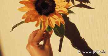 Übergangsmaniküre: Sonnenblumen-Nägel begleiten uns vom Sommer in den Herbst