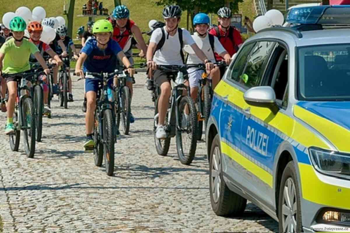 Besonderes Licht durchquert Vogtland: Wem 100 Radfahrer damit Mut machen wollen
