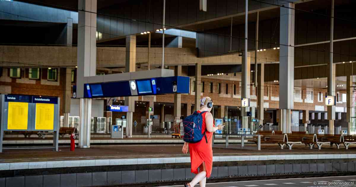 NS keert geen vergoeding meer uit voor taxi of andere rit bij staking: waar heb ik wel recht op?